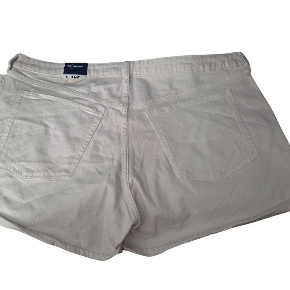 Old Navy White Women's Cuffed Denim Shorts - Picture 4 of 4